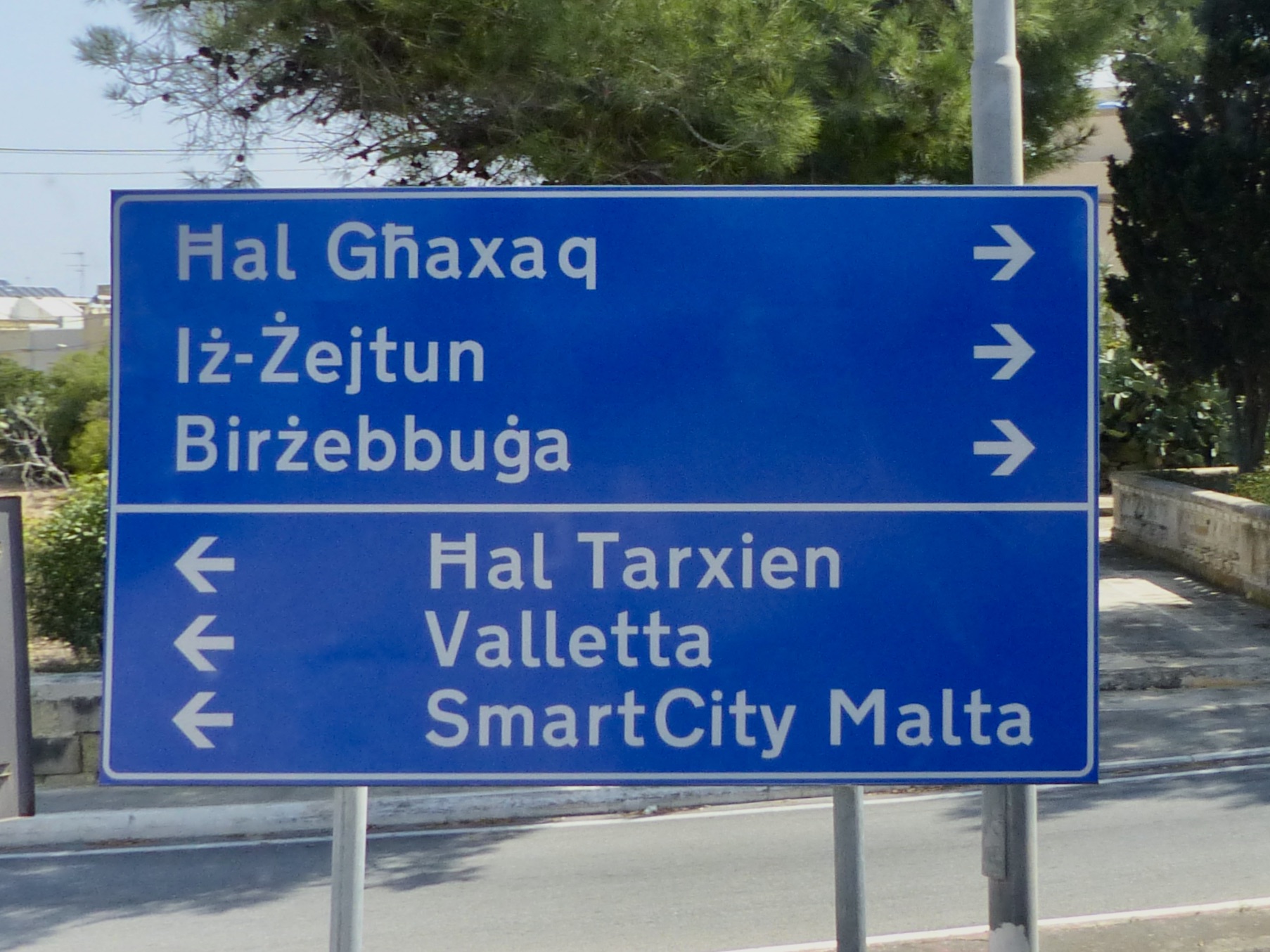 Directional road sign in Malta using Maltese place names