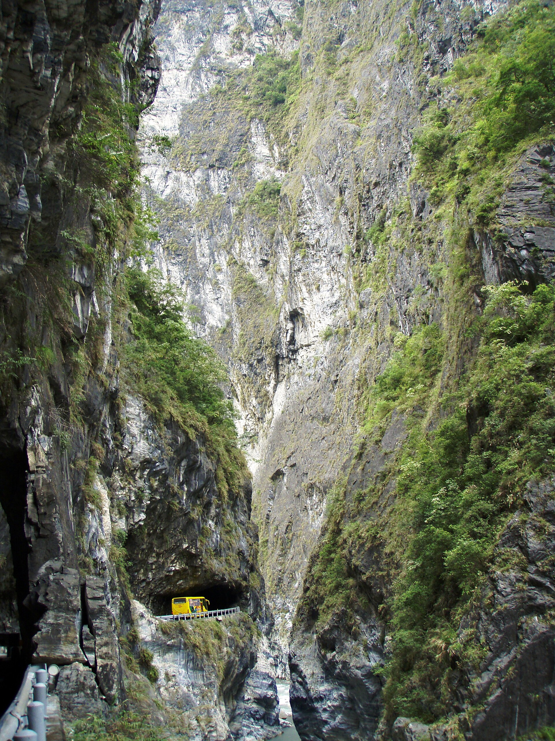 Road and bus below the marble cliffs of Taroko Gorge
